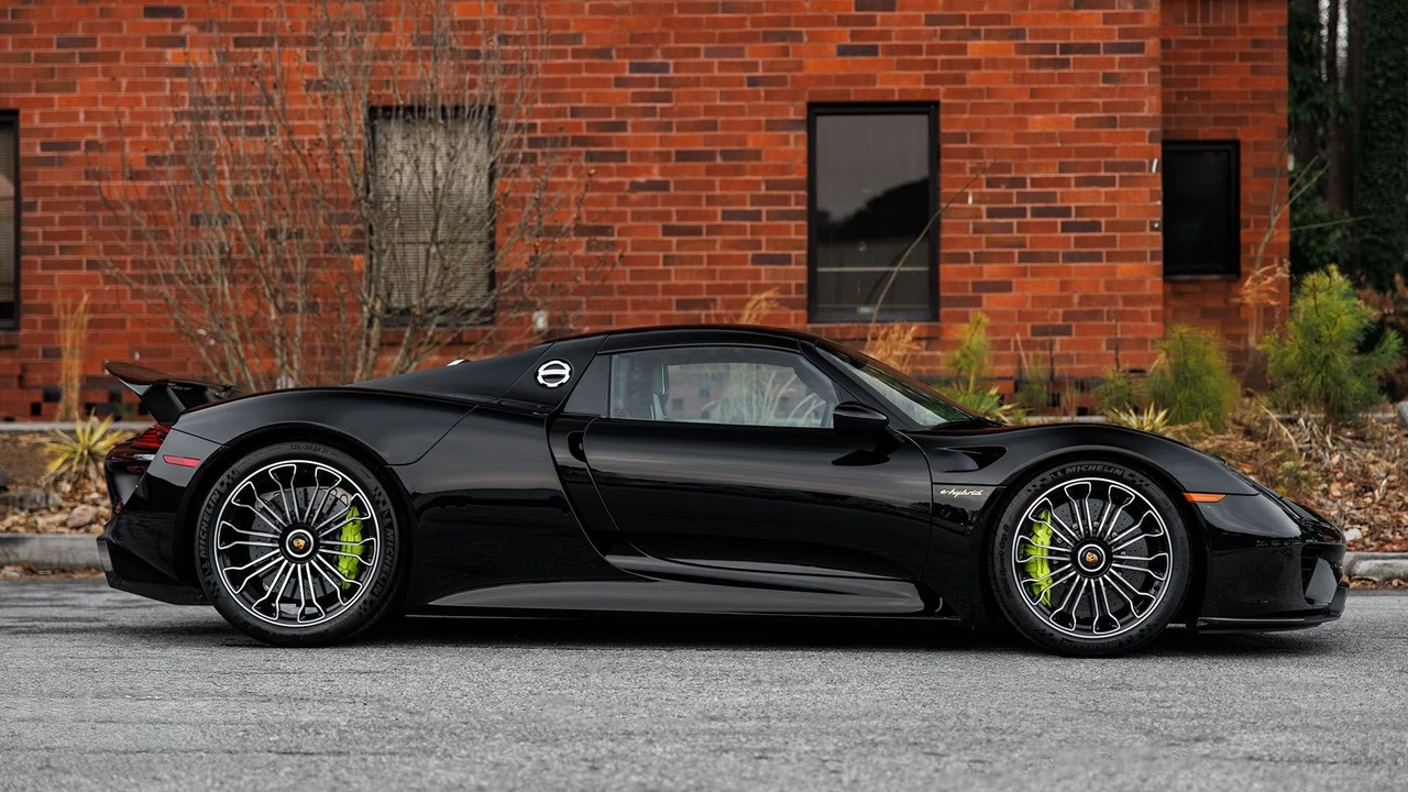 2015 Porsche 918 Spyder - Image 10 of 31