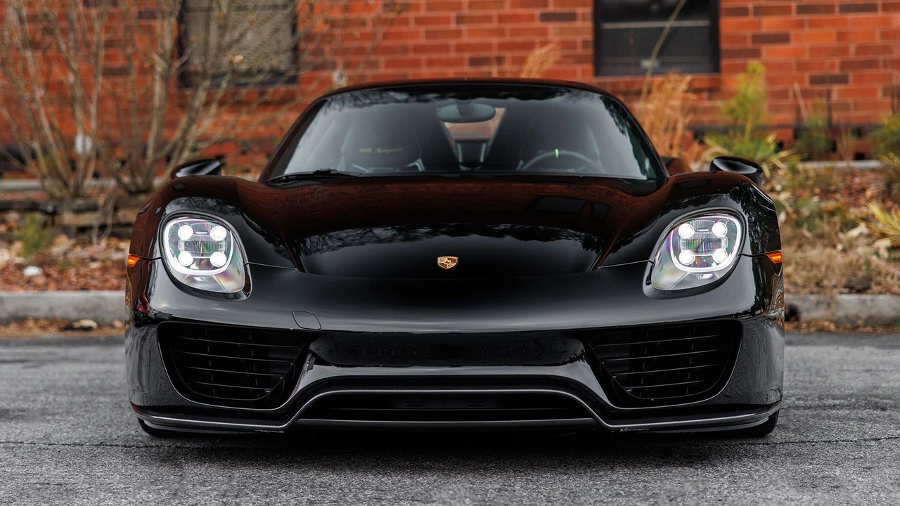 2015 Porsche 918 Spyder - Image 2 of 31