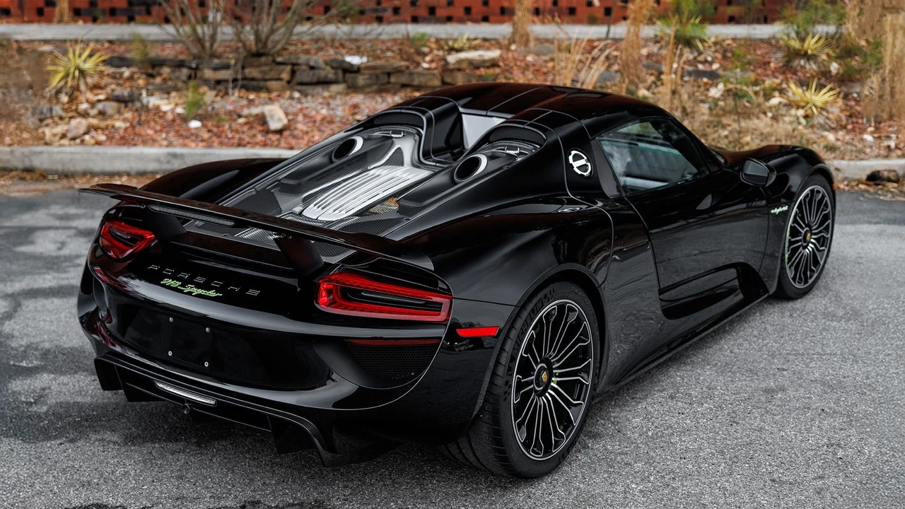 2015 Porsche 918 Spyder - Image 18 of 31