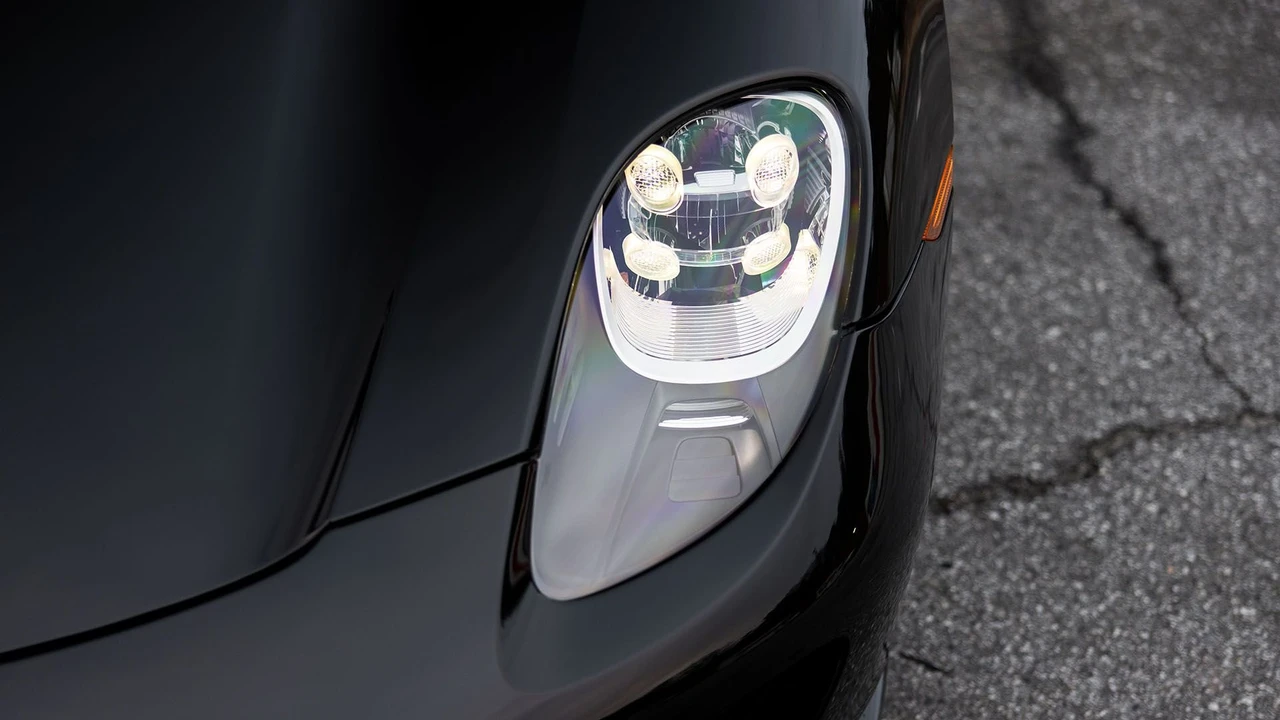 2015 Porsche 918 Spyder - Image 19 of 31