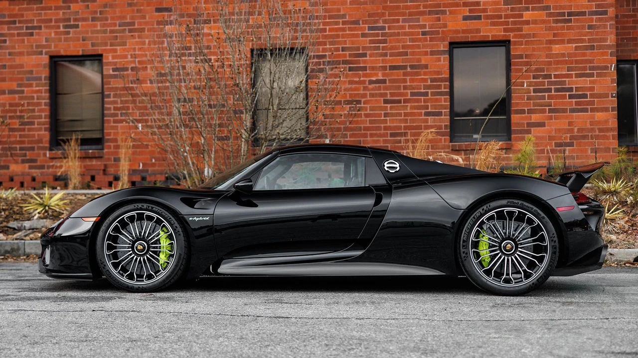 2015 Porsche 918 Spyder - Image 6 of 31