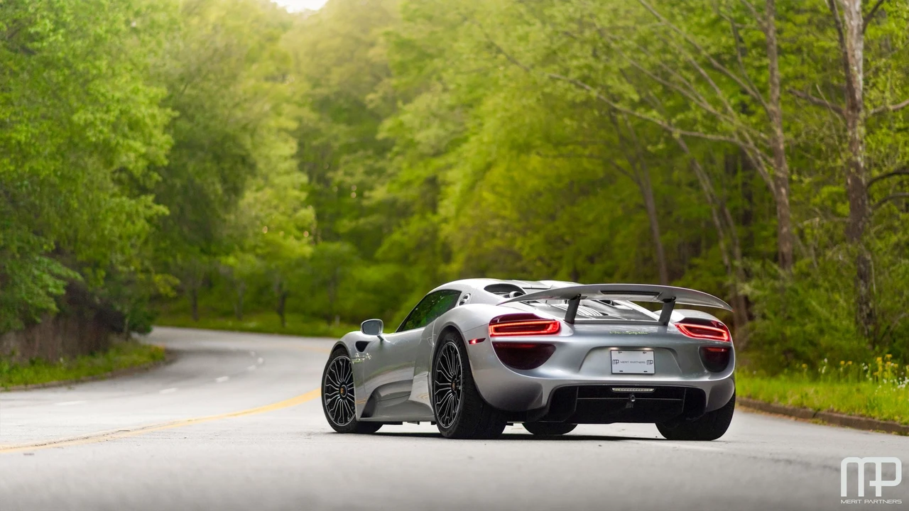 2015 Porsche 918 Spyder - Image 18 of 20