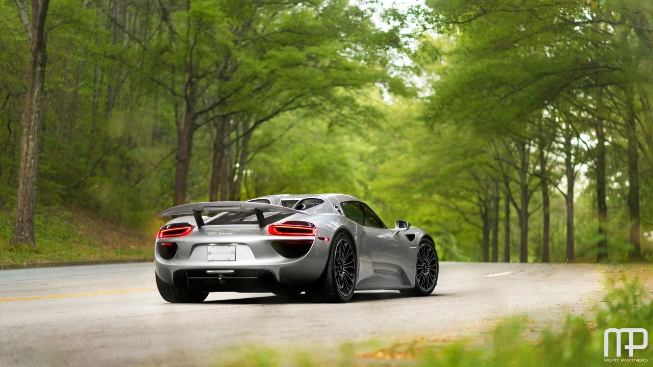 2015 Porsche 918 Spyder - Image 14 of 20