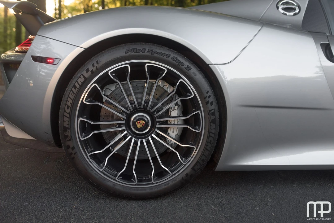 2015 Porsche 918 Spyder - Image 7 of 20