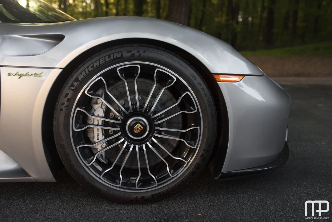 2015 Porsche 918 Spyder - Image 8 of 20