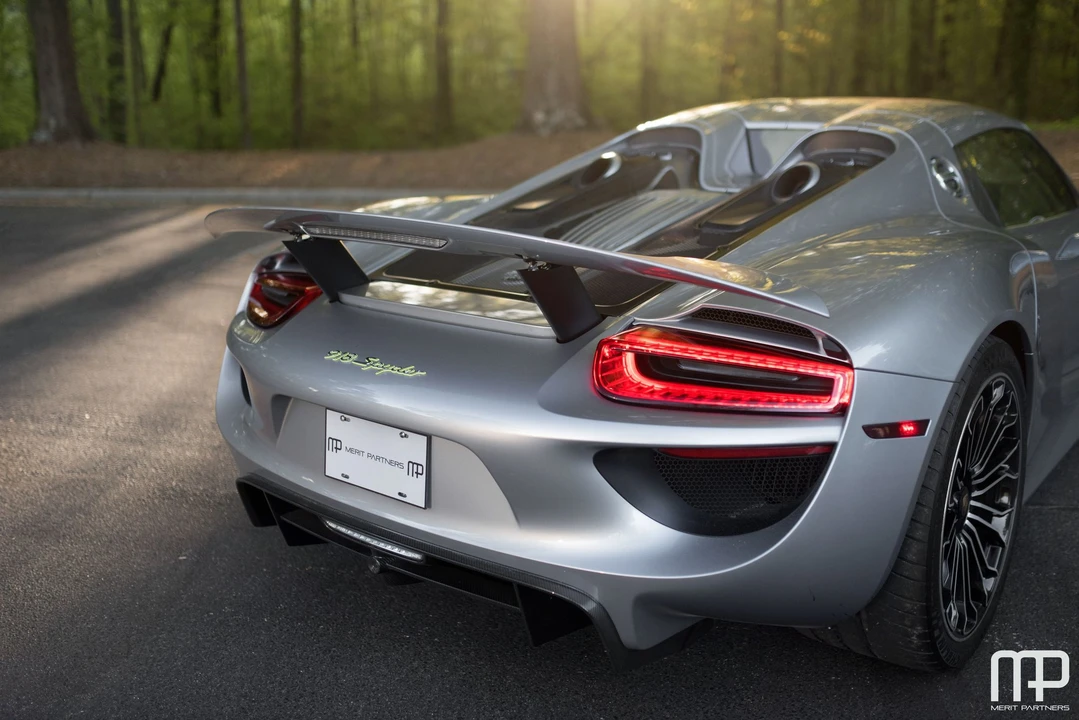 2015 Porsche 918 Spyder - Image 15 of 20