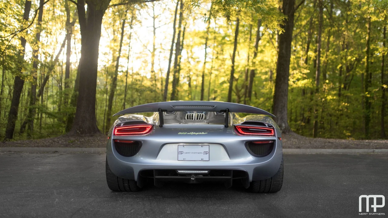 2015 Porsche 918 Spyder - Image 17 of 20