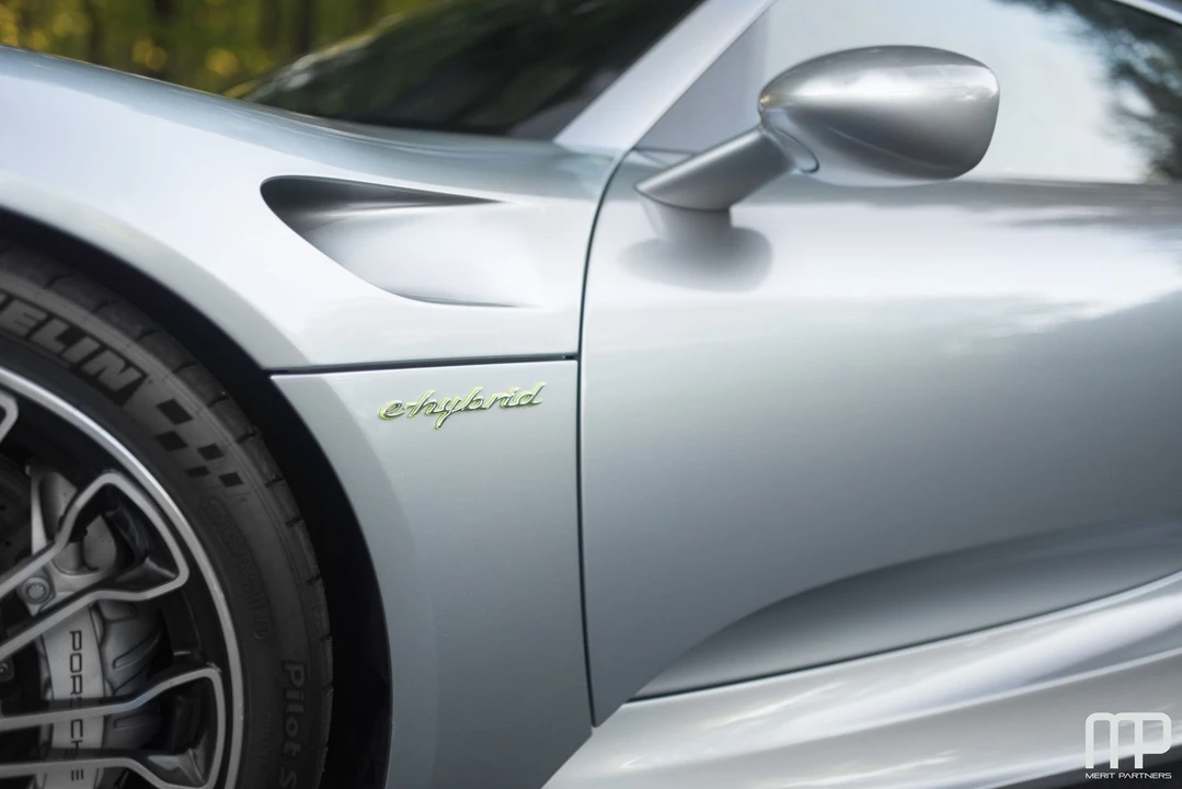 2015 Porsche 918 Spyder - Image 13 of 20