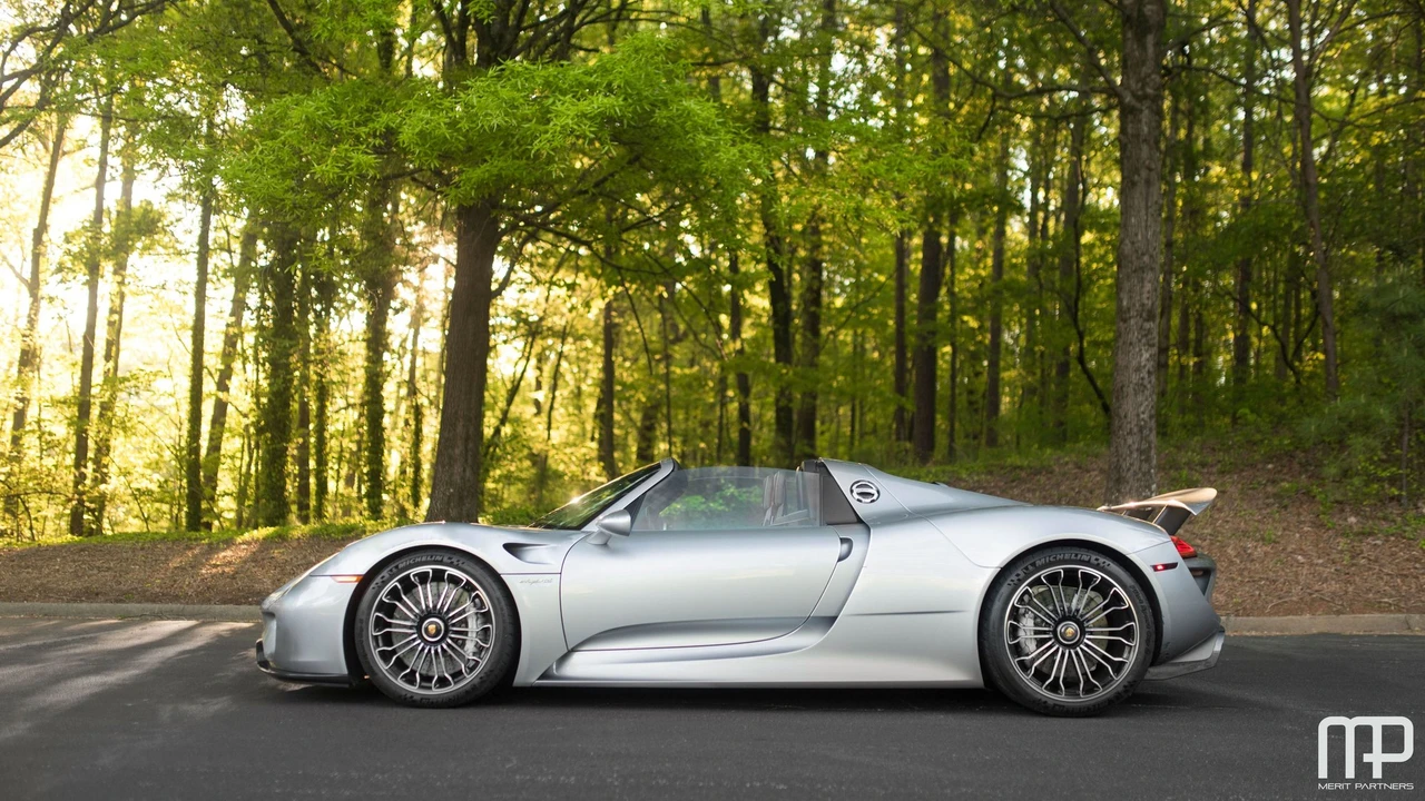 2015 Porsche 918 Spyder - Image 10 of 20