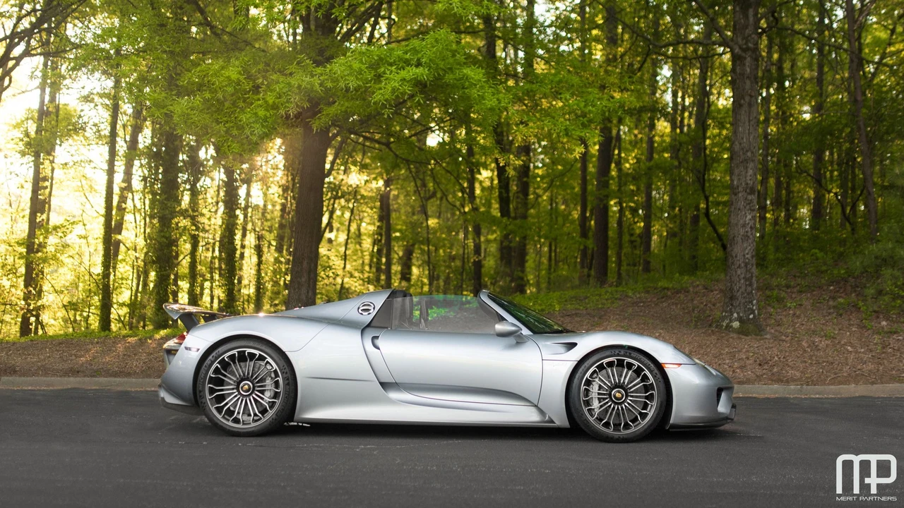 2015 Porsche 918 Spyder - Image 5 of 20