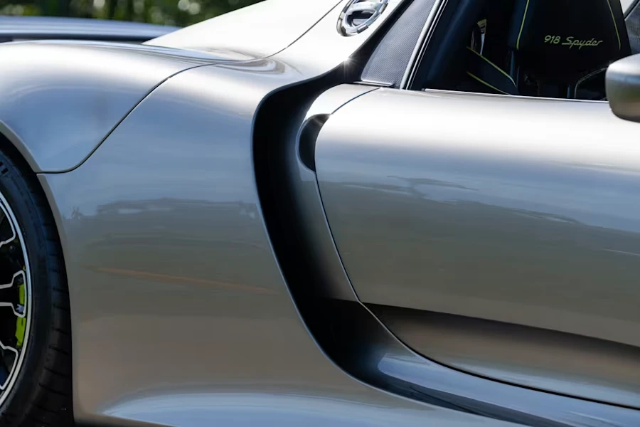 2015 Porsche 918 Spyder - Image 11 of 31