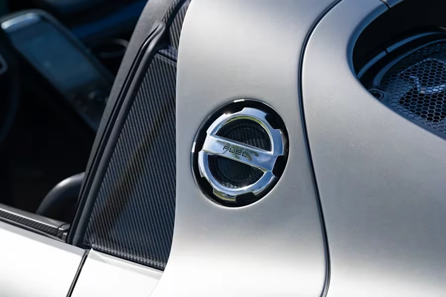 2015 Porsche 918 Spyder - Image 18 of 31