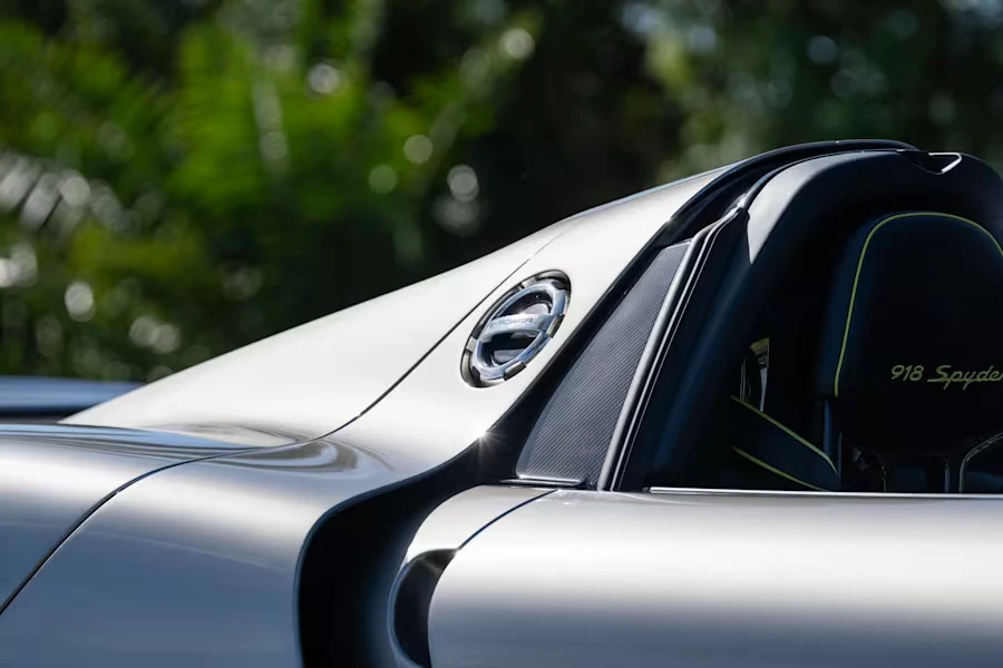 2015 Porsche 918 Spyder - Image 7 of 31