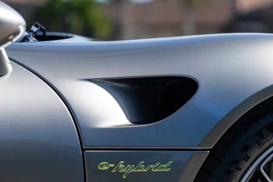 2015 Porsche 918 Spyder - Image 14 of 31