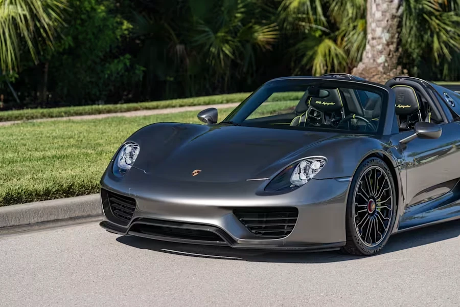 2015 Porsche 918 Spyder - Image 28 of 31