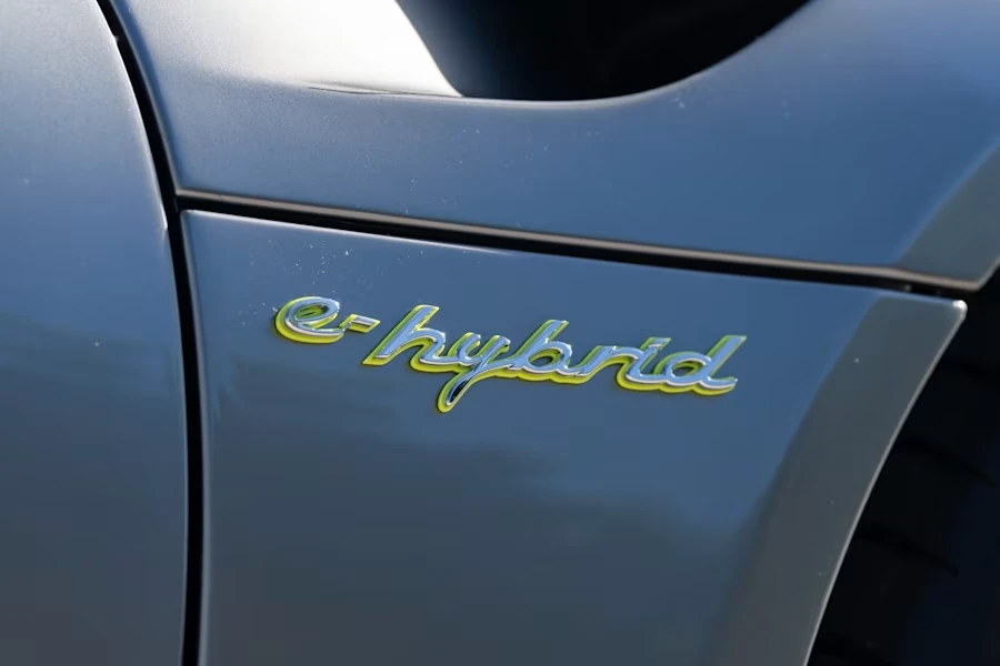 2015 Porsche 918 Spyder - Image 15 of 31