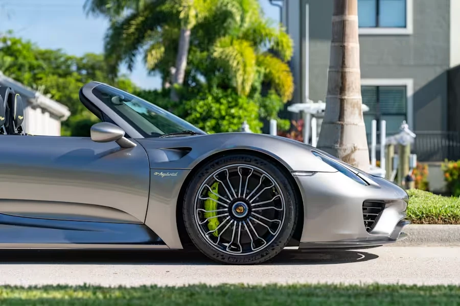 2015 Porsche 918 Spyder - Image 24 of 31