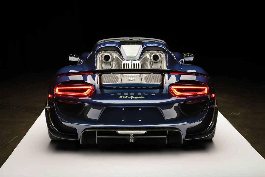 2015 Porsche 918 Spyder - Image 30 of 31