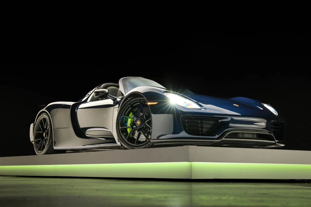2015 Porsche 918 Spyder - Image 18 of 31
