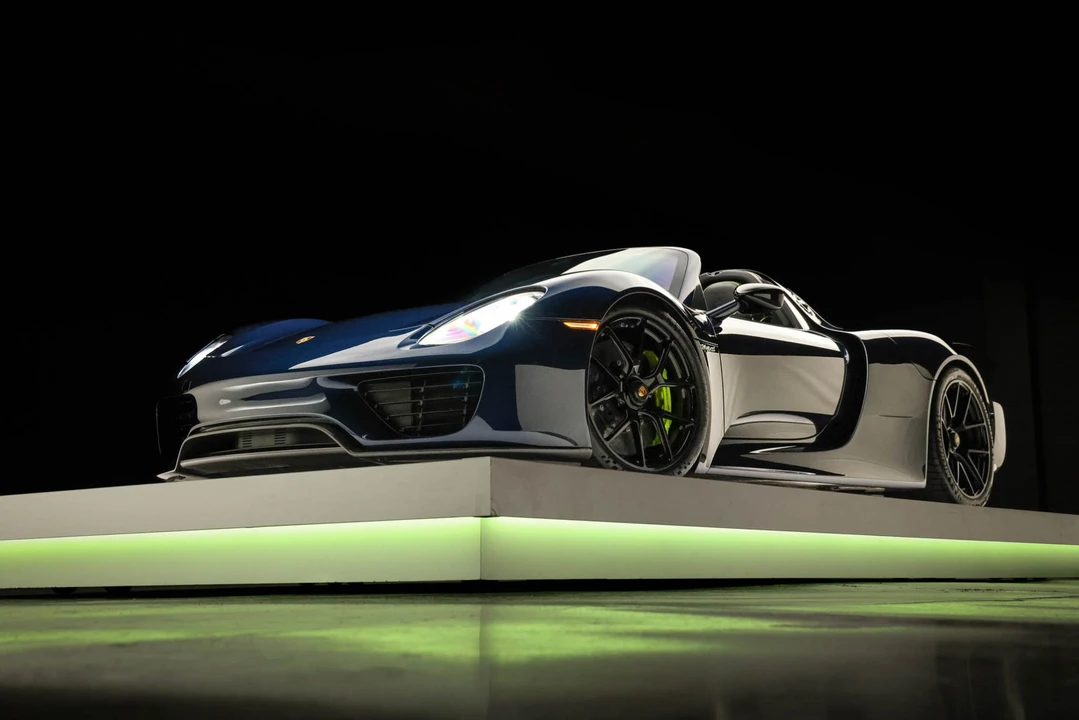 2015 Porsche 918 Spyder - Image 12 of 31