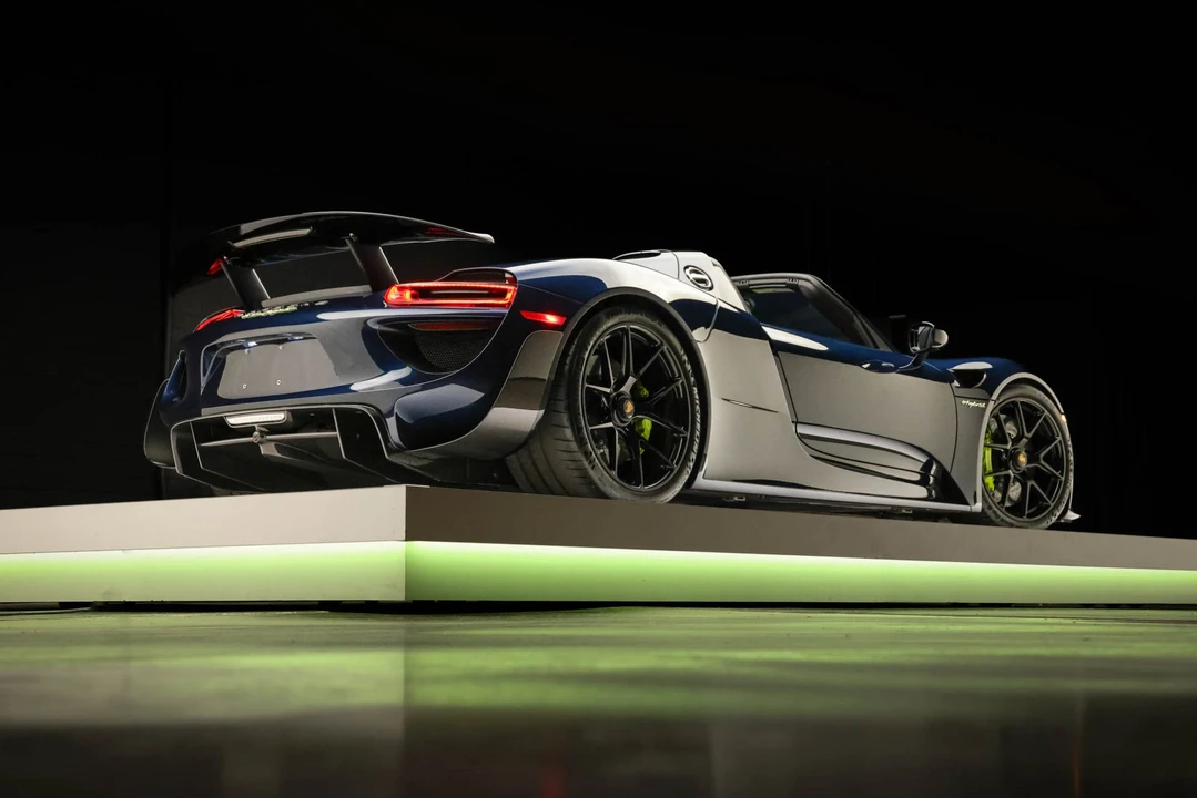 2015 Porsche 918 Spyder - Image 29 of 31
