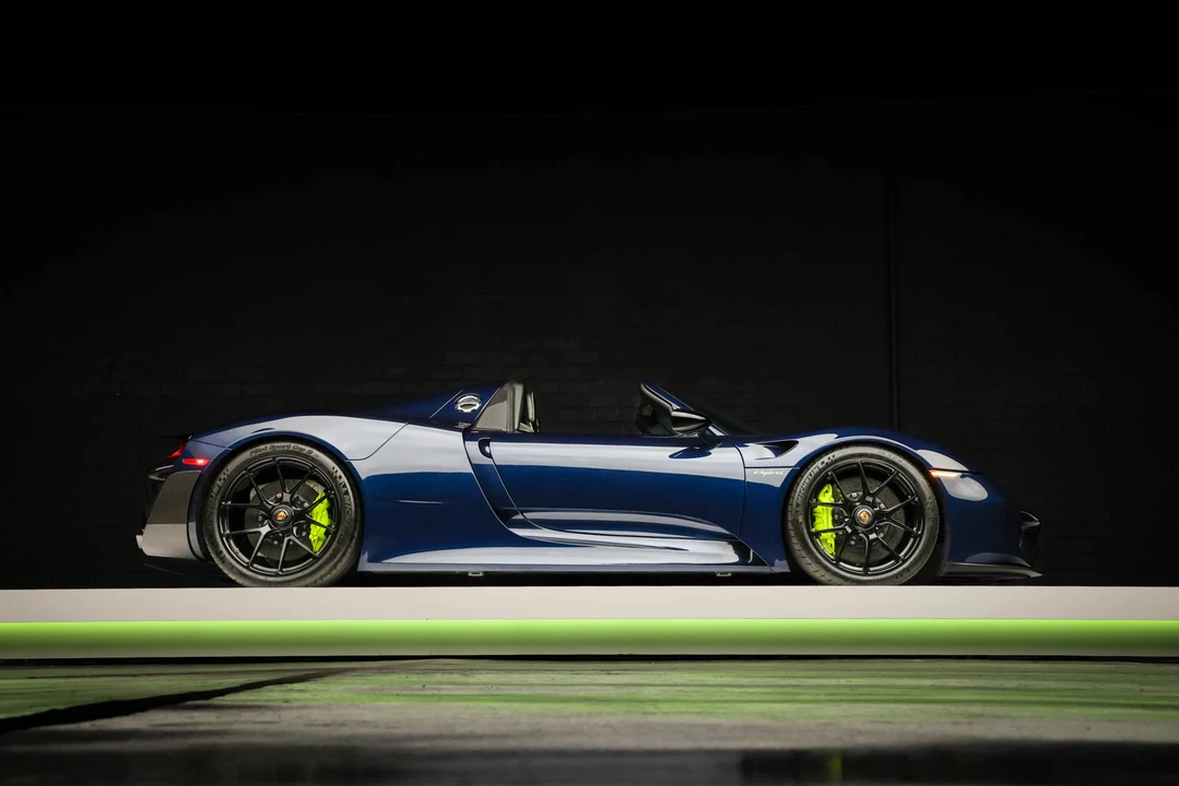 2015 Porsche 918 Spyder - Image 22 of 31