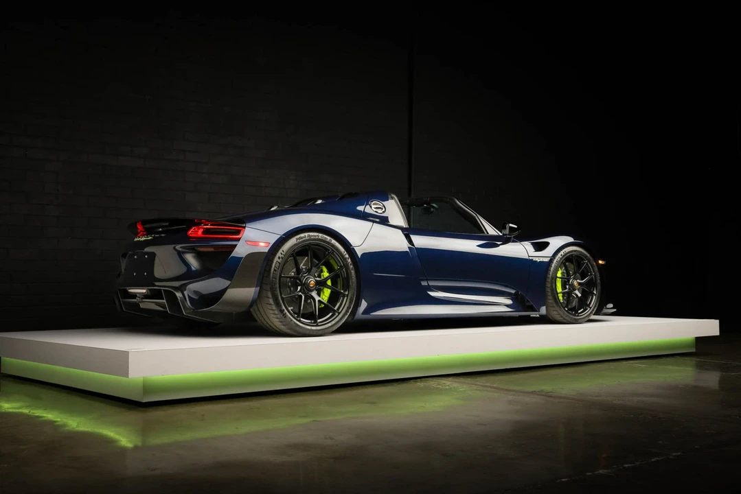 2015 Porsche 918 Spyder - Image 27 of 31