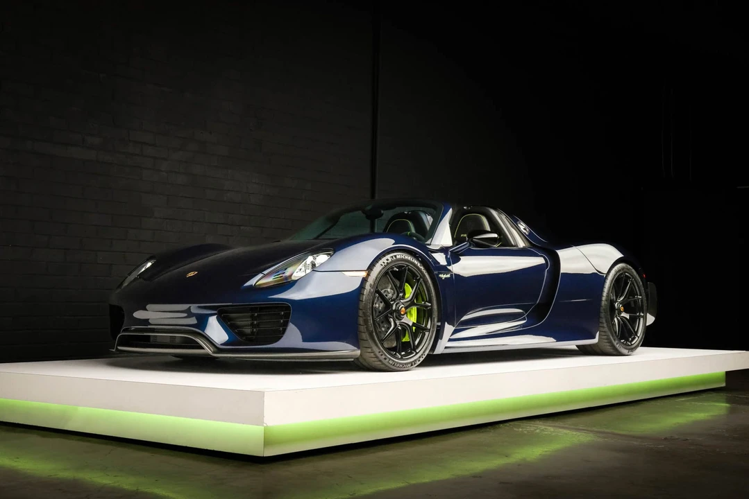 2015 Porsche 918 Spyder - Image 13 of 31