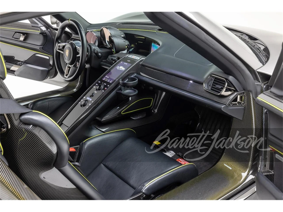 2015 Porsche 918 Spyder - Image 4 of 5