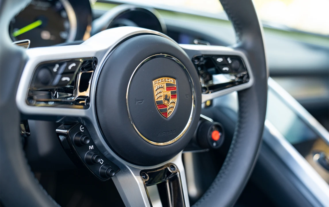 2015 Porsche 918 Spyder - Image 29 of 31