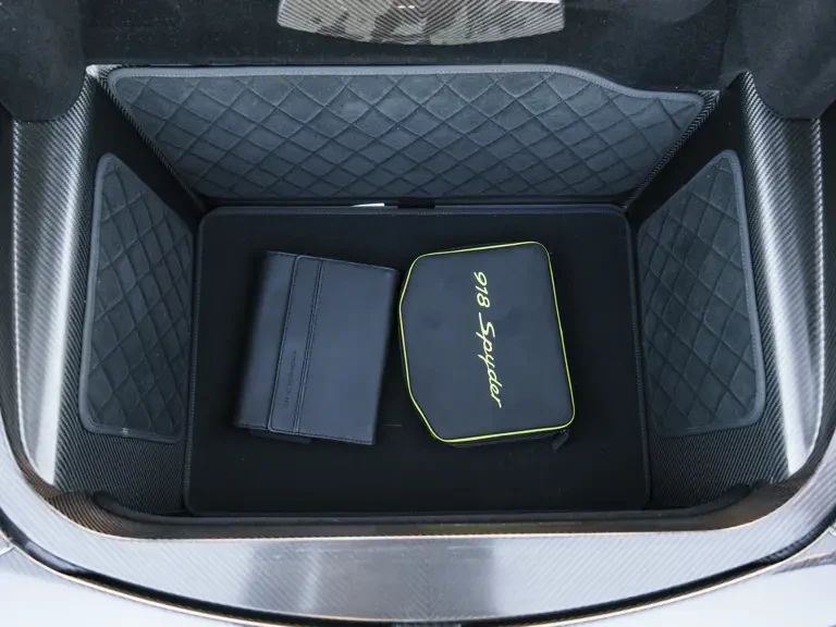 2015 Porsche 918 Spyder - Image 30 of 31