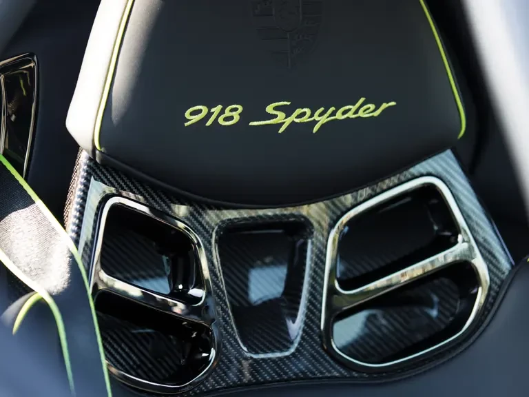 2015 Porsche 918 Spyder - Image 17 of 31