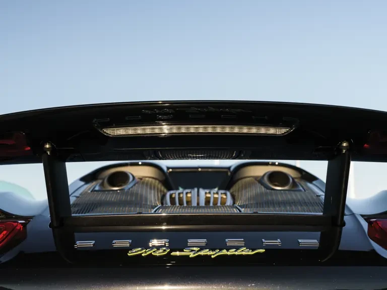 2015 Porsche 918 Spyder - Image 18 of 31