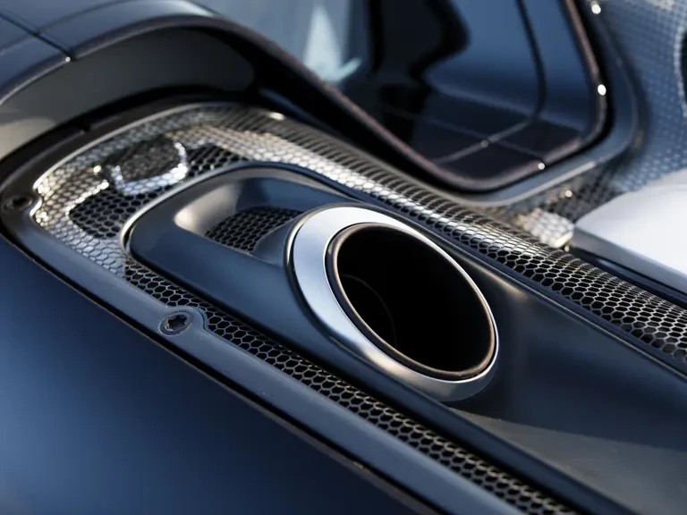 2015 Porsche 918 Spyder - Image 27 of 31