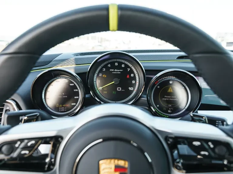 2015 Porsche 918 Spyder - Image 13 of 31
