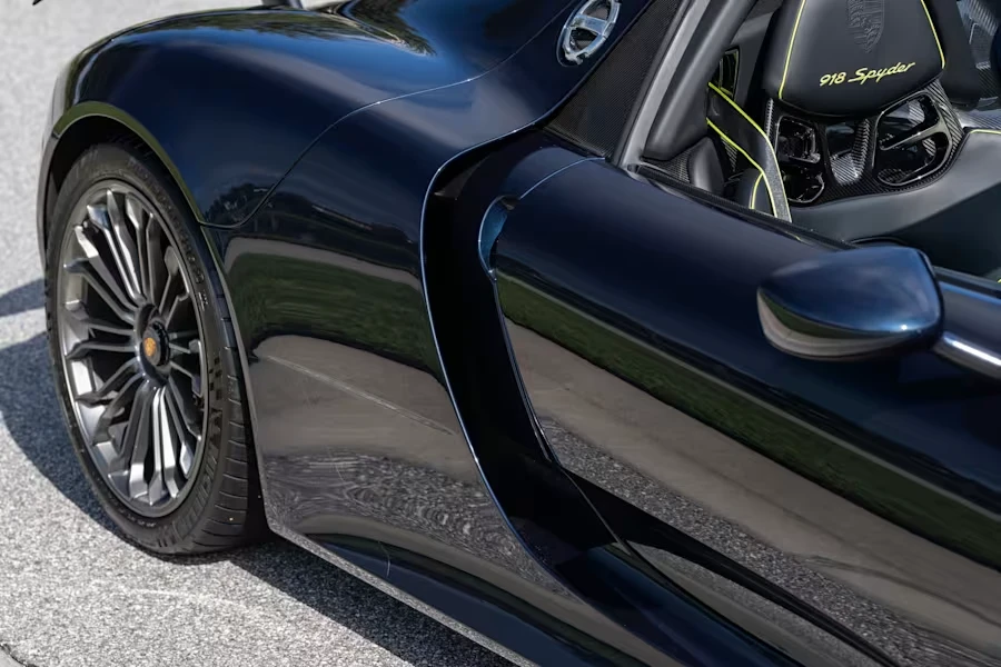 2015 Porsche 918 Spyder - Image 19 of 31