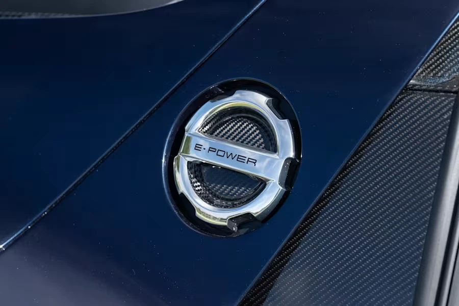 2015 Porsche 918 Spyder - Image 13 of 31