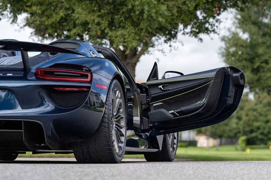 2015 Porsche 918 Spyder - Image 25 of 31