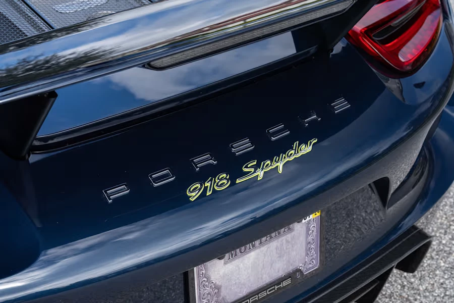 2015 Porsche 918 Spyder - Image 27 of 31