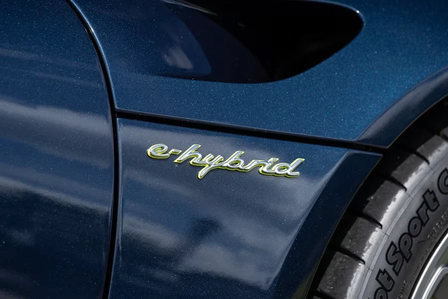 2015 Porsche 918 Spyder - Image 20 of 31