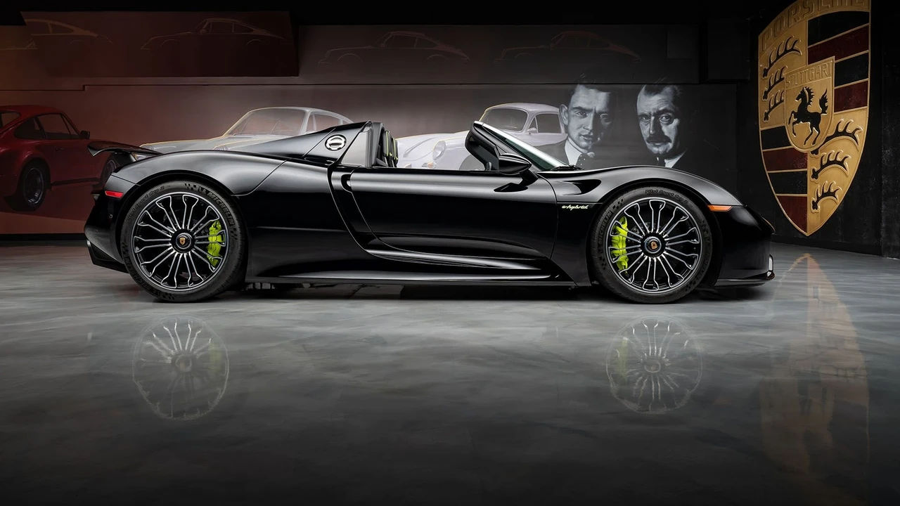 2015 Porsche 918 Spyder - Image 3 of 31