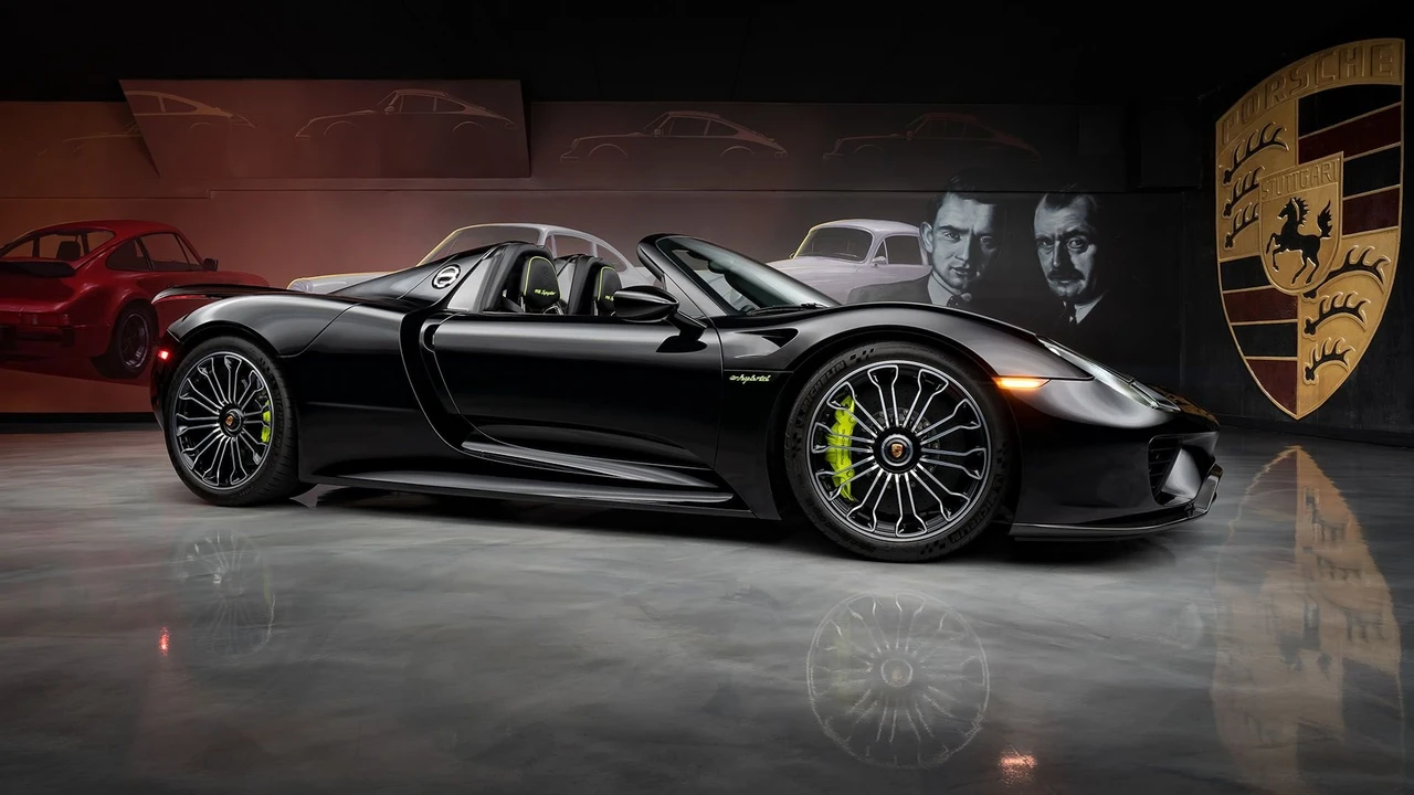2015 Porsche 918 Spyder - Image 2 of 31