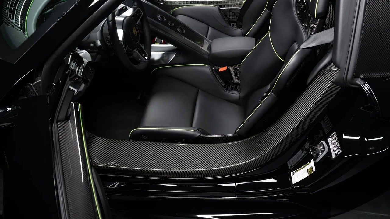 2015 Porsche 918 Spyder - Image 25 of 31