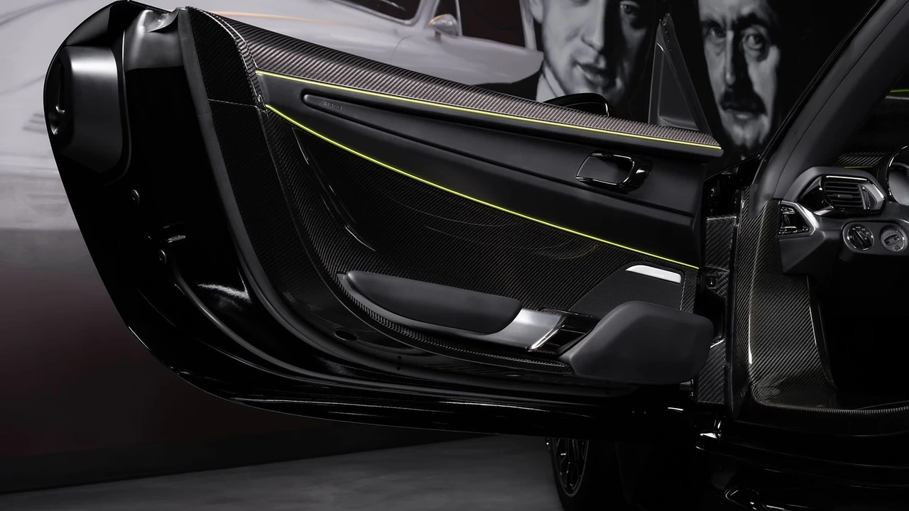2015 Porsche 918 Spyder - Image 19 of 31