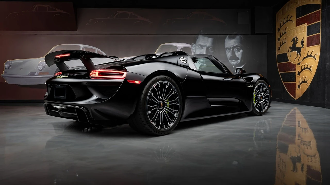 2015 Porsche 918 Spyder - Image 8 of 31