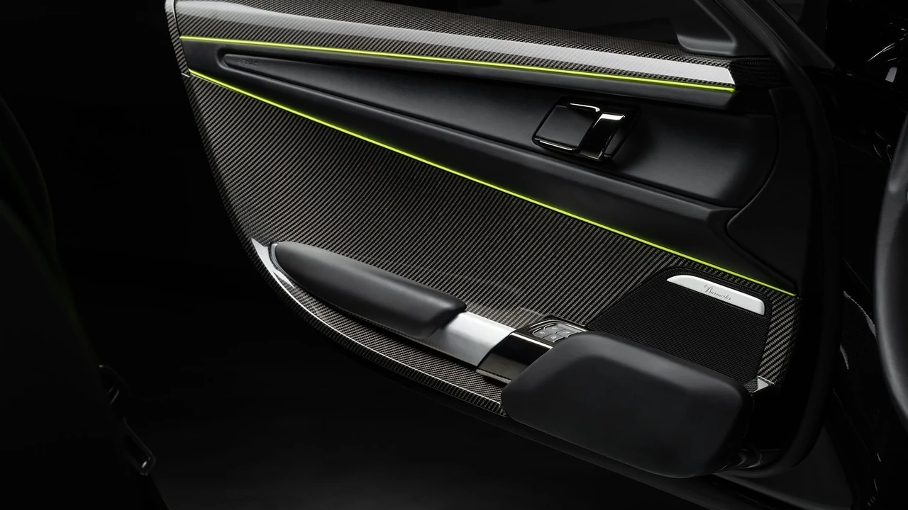 2015 Porsche 918 Spyder - Image 20 of 31