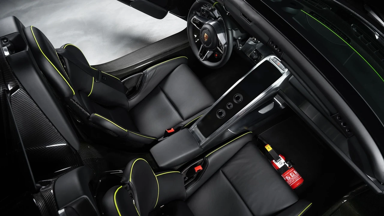 2015 Porsche 918 Spyder - Image 21 of 31