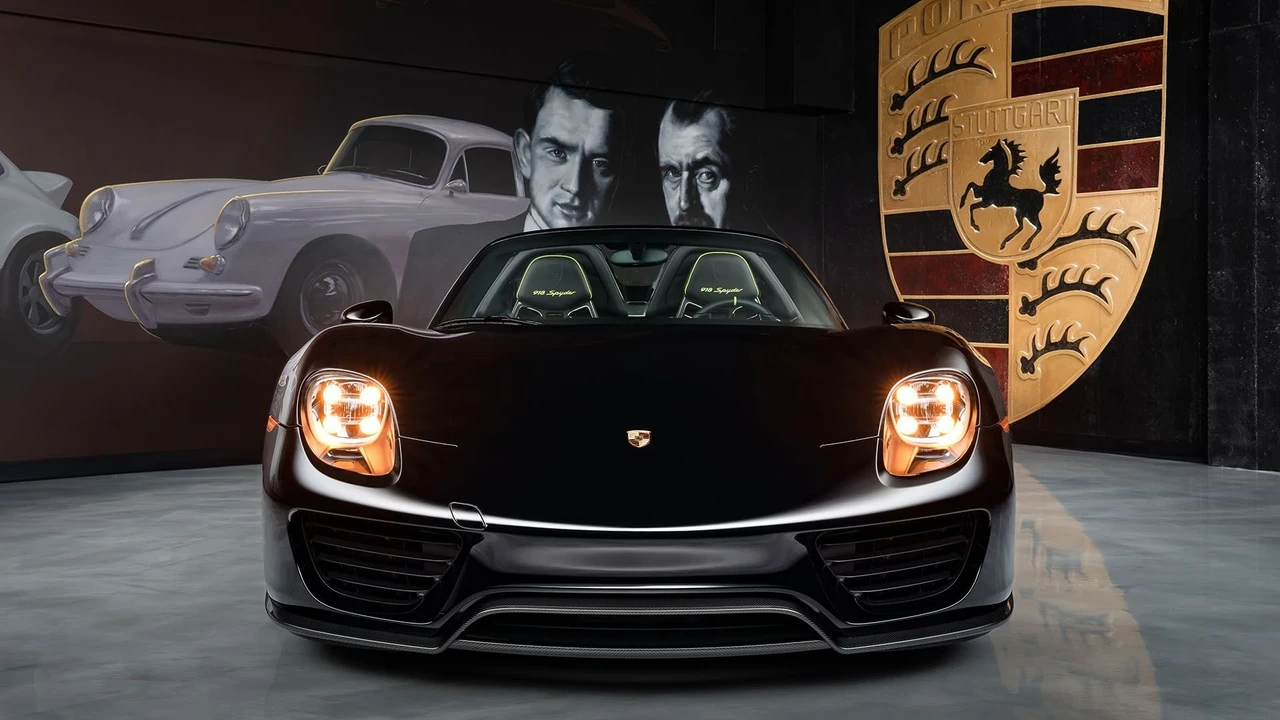 2015 Porsche 918 Spyder - Image 12 of 31