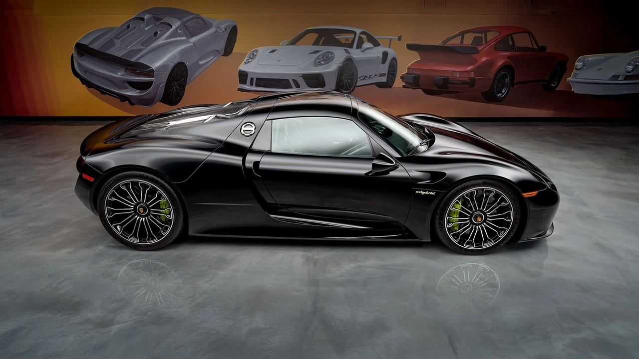 2015 Porsche 918 Spyder - Image 7 of 31