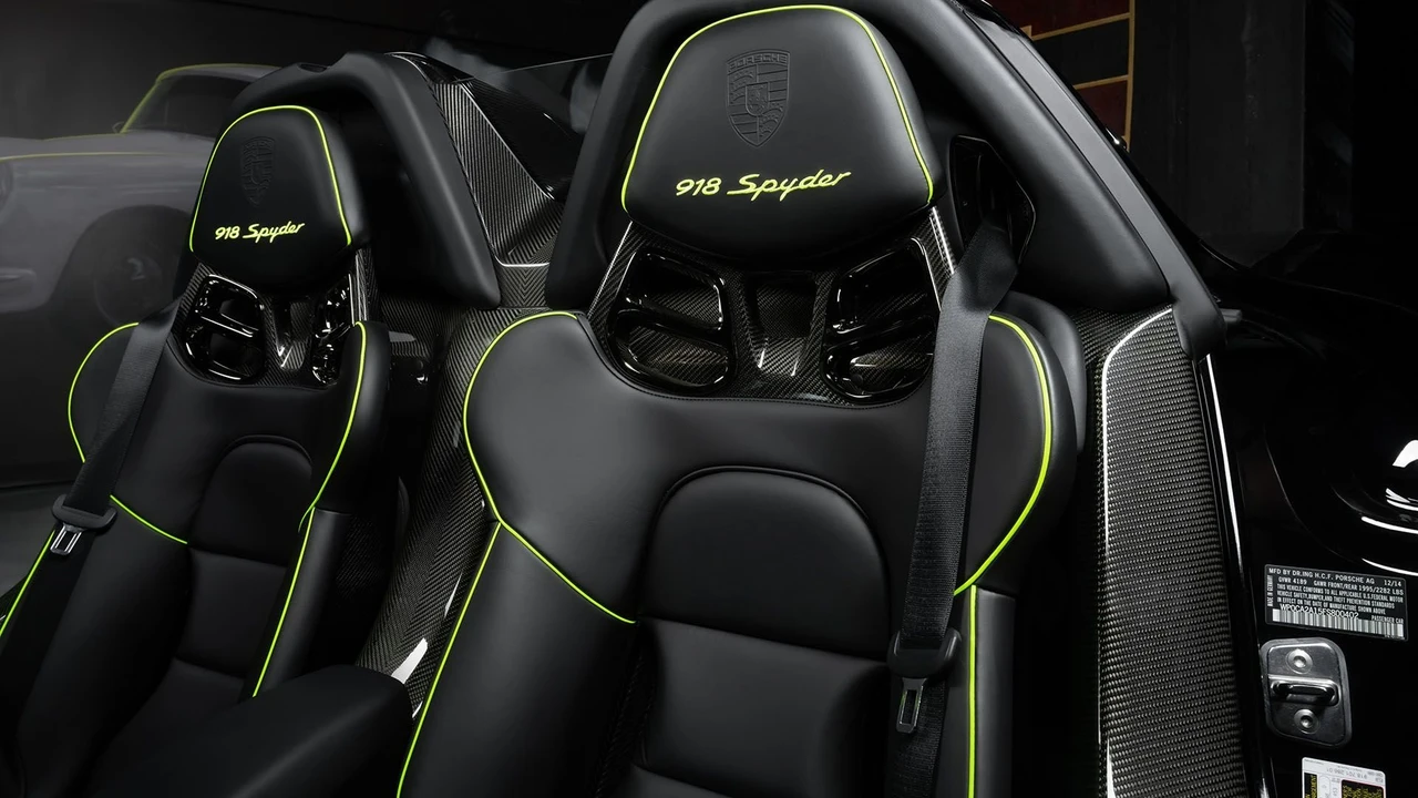 2015 Porsche 918 Spyder - Image 26 of 31